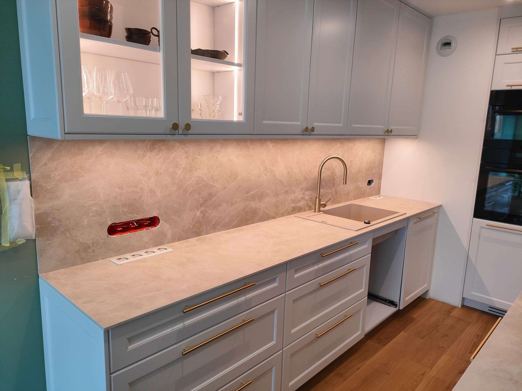 Küchenarbeitsplatte aus beiger Keramik