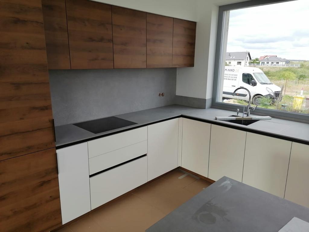 Küchenarbeitsplatte aus grauer Keramik