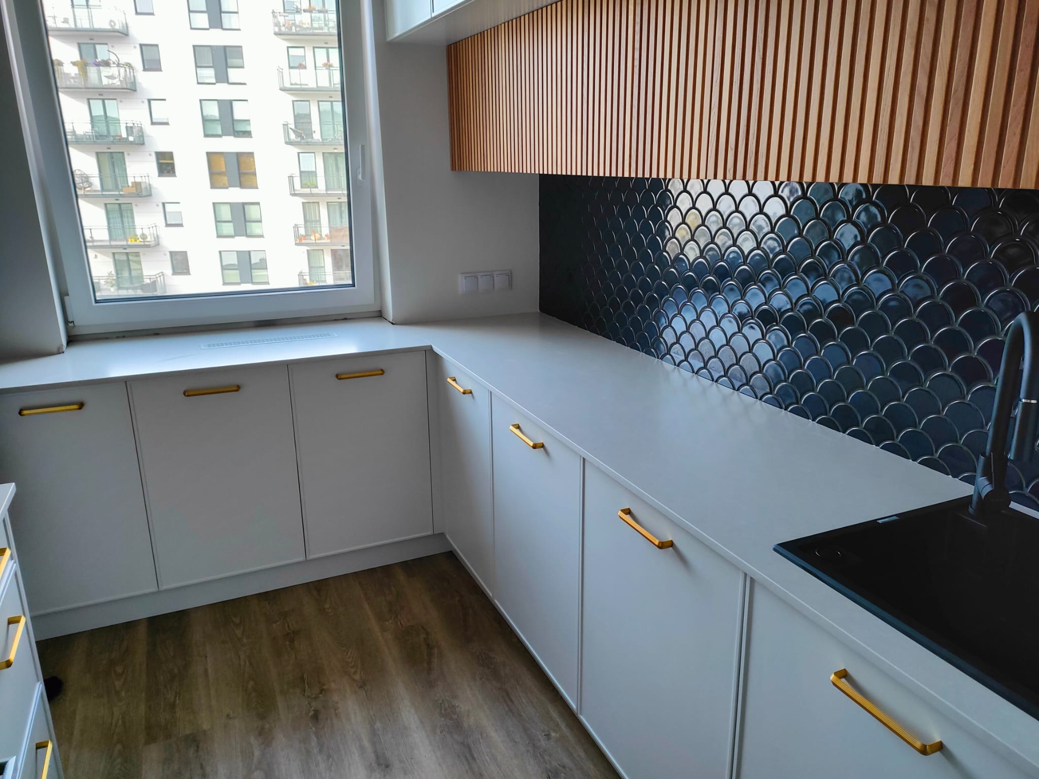 Küchenarbeitsplatte aus weißer Keramik