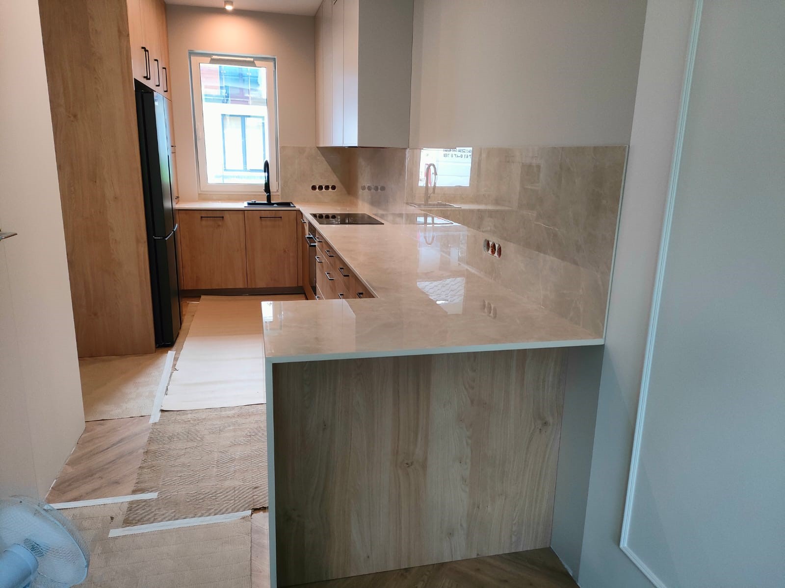 Küchenarbeitsplatte aus Sinterkeramik in 2 cm Stärke