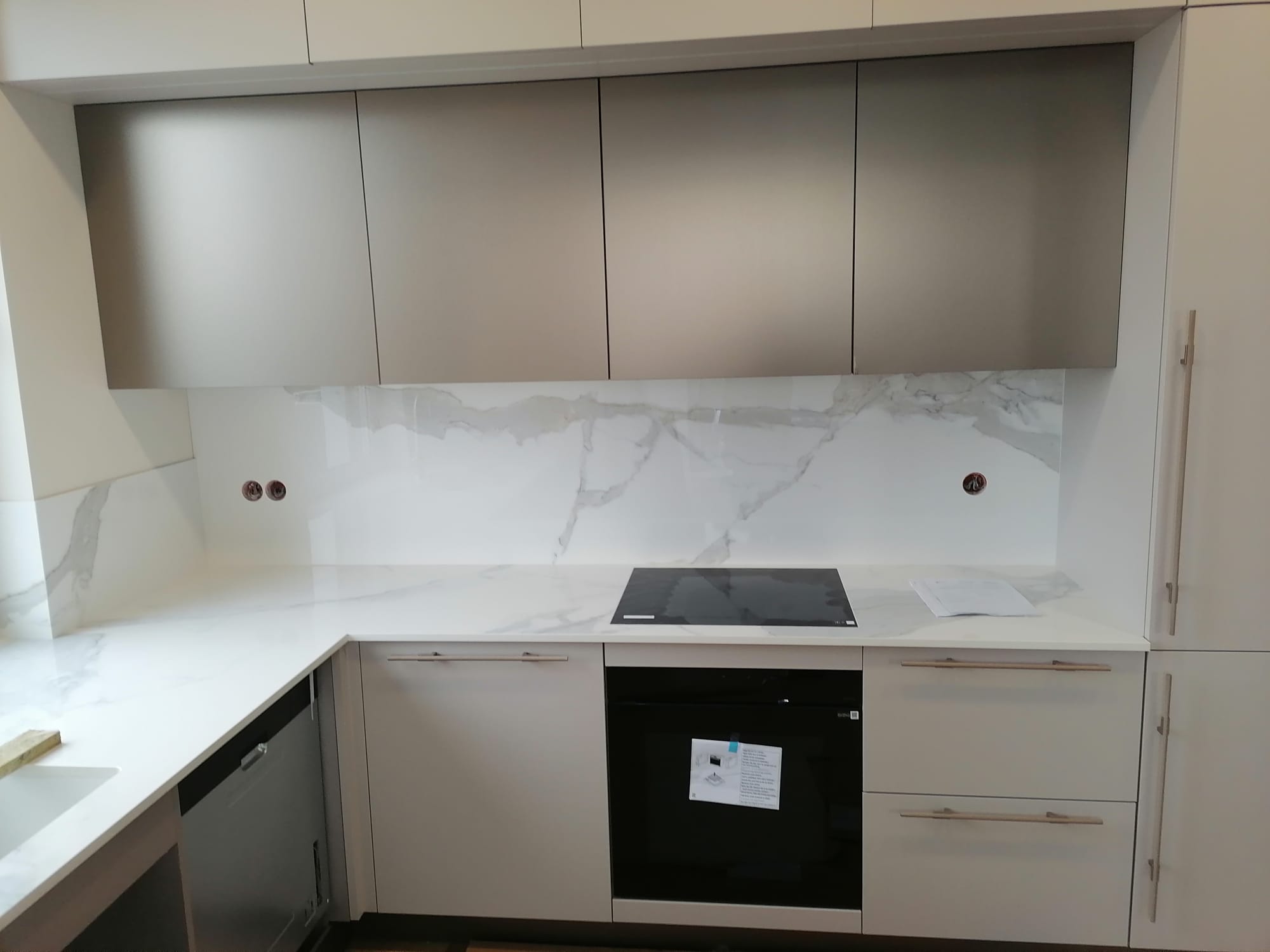 Küchenarbeitsplatte aus Calacatta in 20 mm Stärke