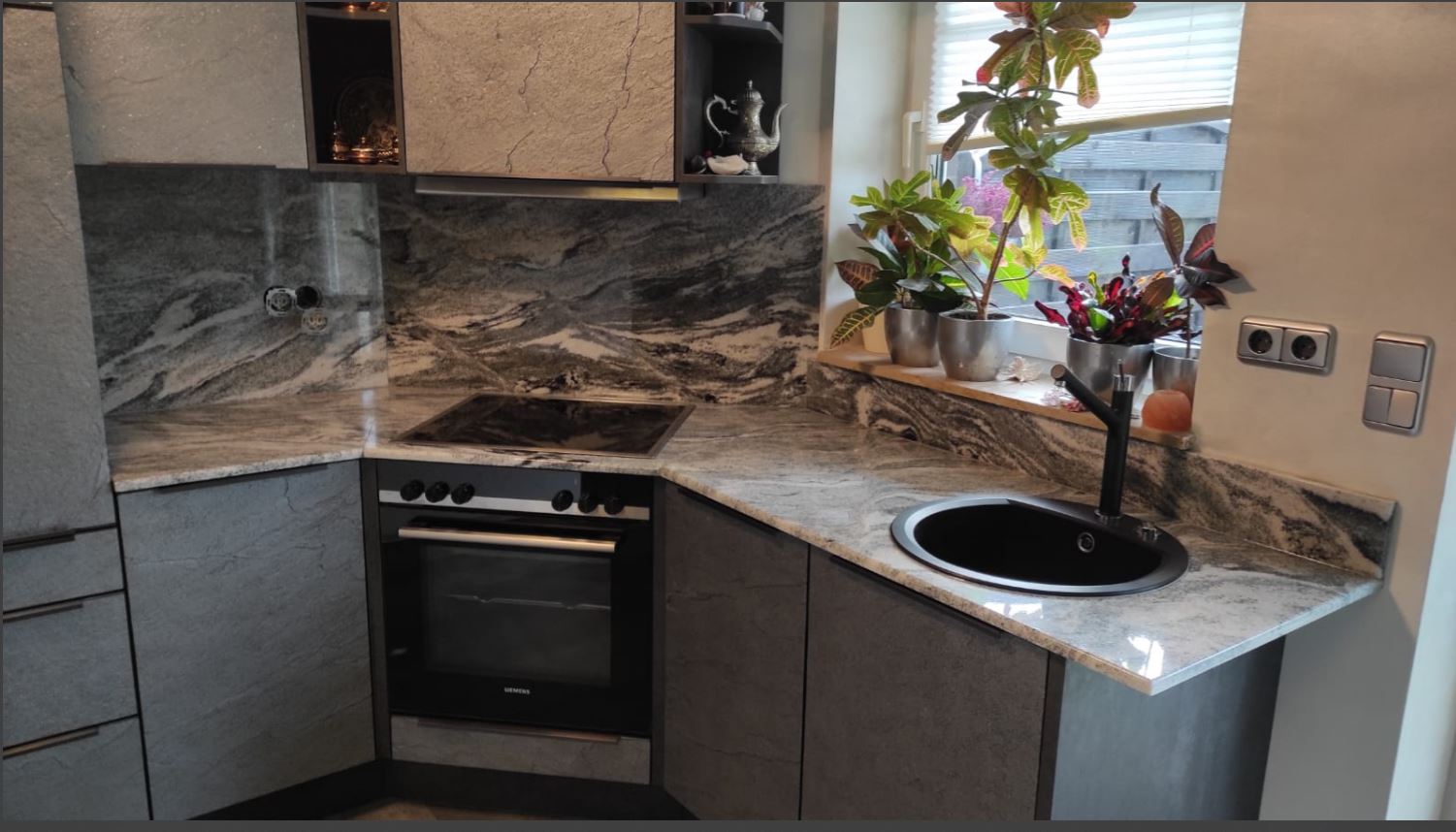 Küchenarbeitsplatte aus Viscount White Exotica in 20 mm Stärke