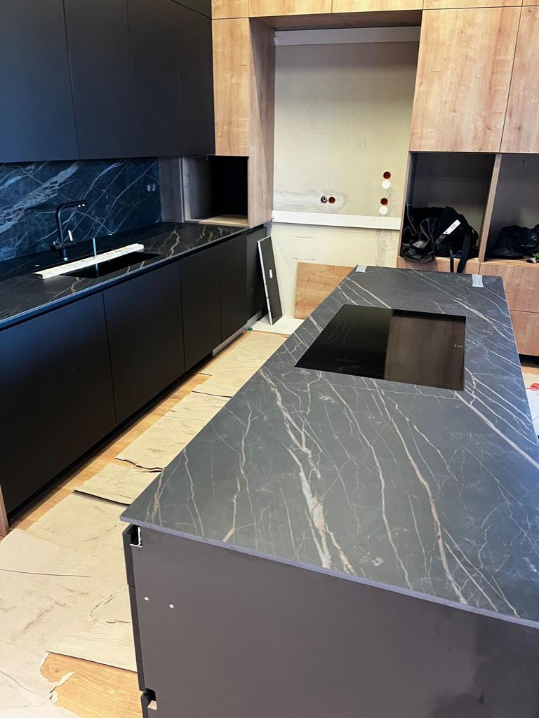 Küchenarbeitsplatte aus Laminam Noir Desir