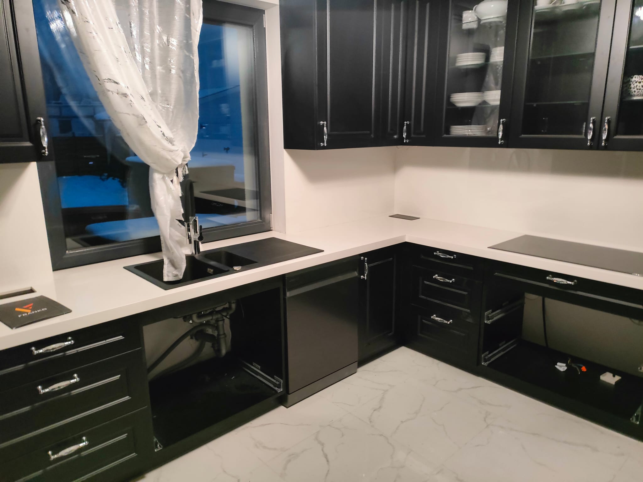 Küchenarbeitsplatte aus weißer Keramik