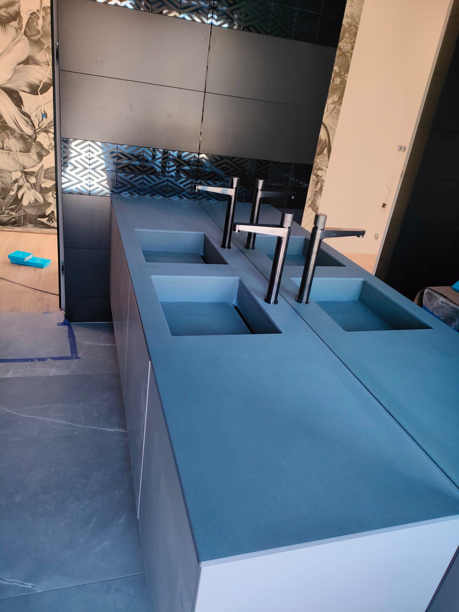 Küchenarbeitsplatte aus Keramik mit Unterbauspüle