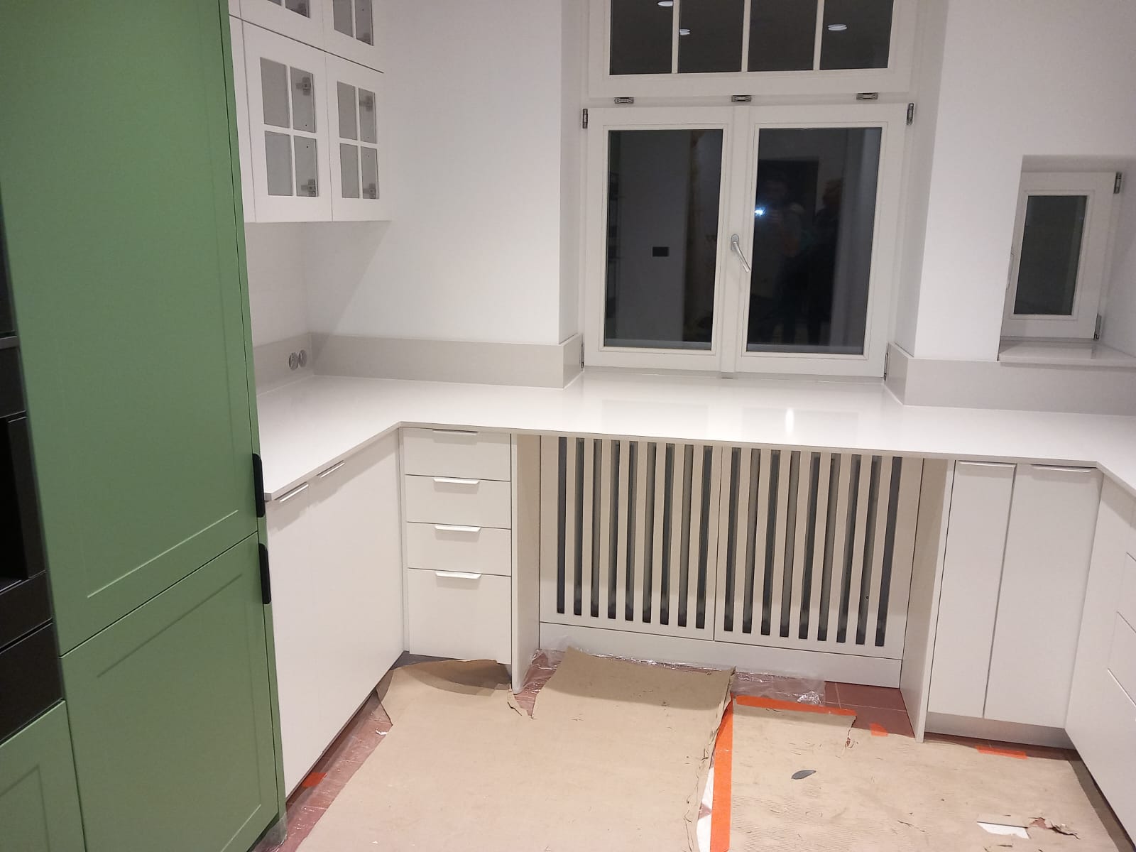 Küchenarbeitsplatte aus weißer Keramik