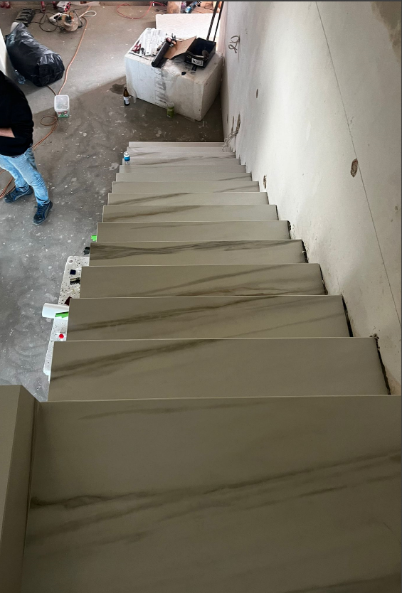 Treppenstufen aus Keramik Calacatta