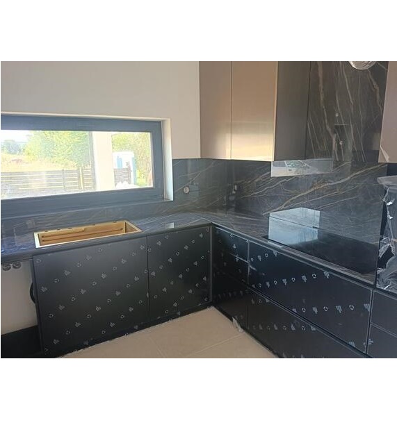 Küchenarbeitsplatten in moderner Küche