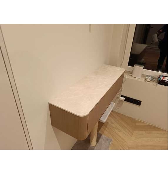 Moderne Schränke mit Arbeitsplatten aus Keramik