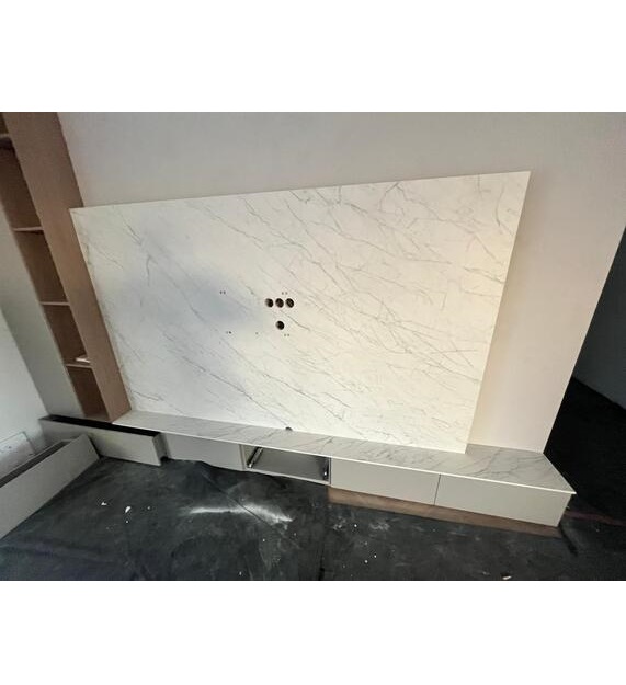 Realisation aus Keramik Laminam Statuarietto