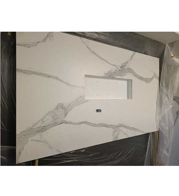 TV-Wand aus Keramik