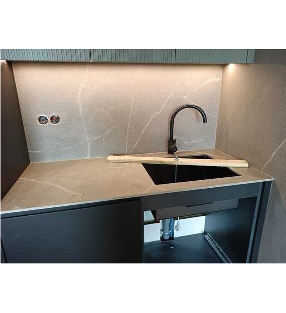 Arbeitsplatten und Wandverkleidung aus Laminam In-Side Pietra Piasentina Grigio