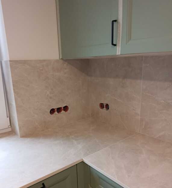 Küchenarbeitsplatten und eine Wandverkleidung aus Laminam