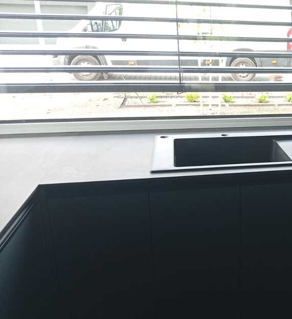 Küchenarbeitsplatten aus der Keramik Laminam Ossido Nero