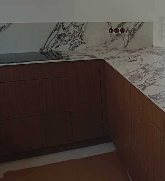 Küchenarbeitsplatten und Wandverkleidung aus Naturstein Franko Arabescato Viola