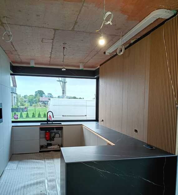 Küchenarbeitsplatten und Wandverkleidung aus Neolith Pietra Grey