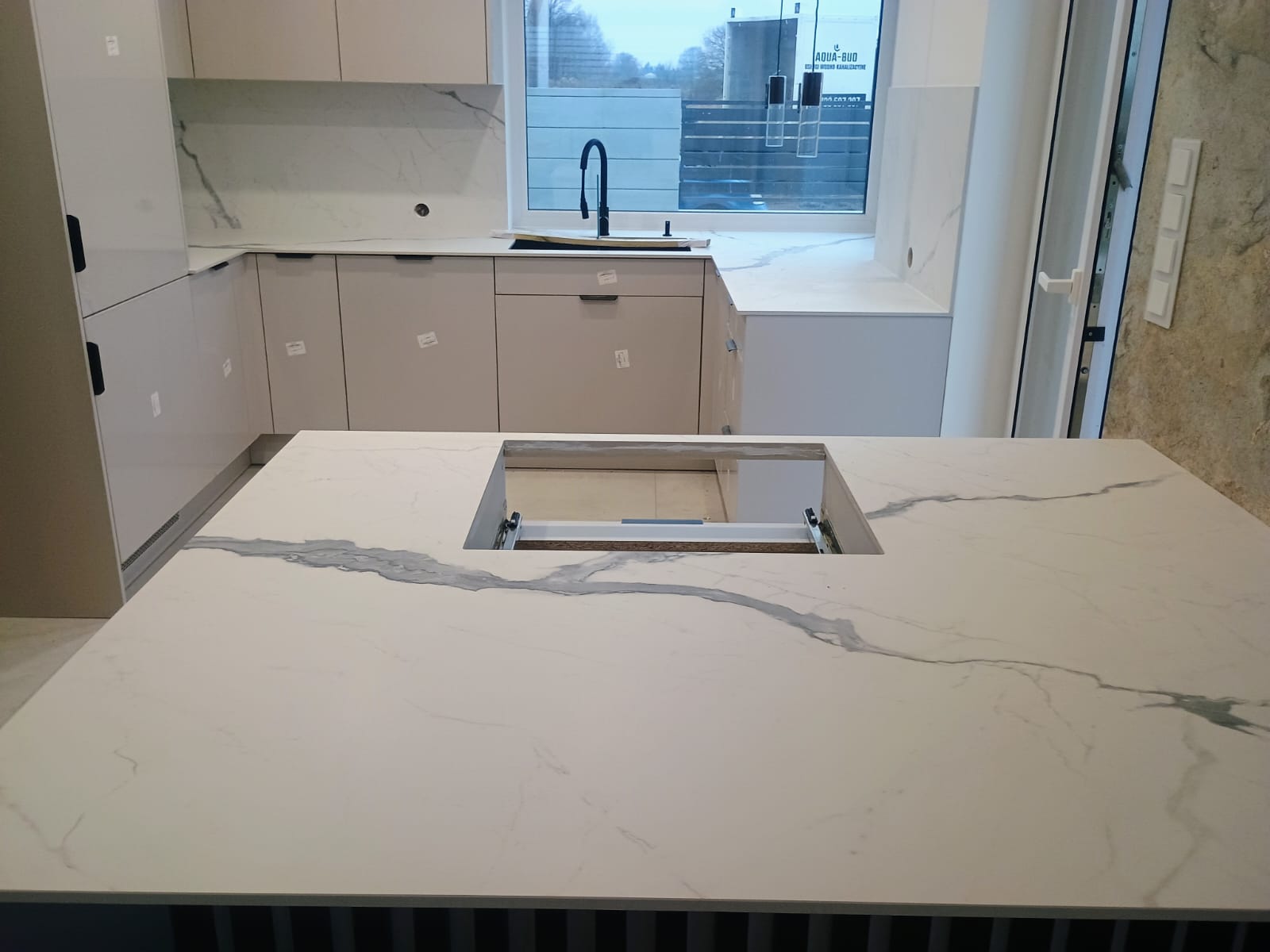 Großkeramikplatten 184 x 330 cm Franko Statuario Elegante für Arbeitsplatte und Verkleidung