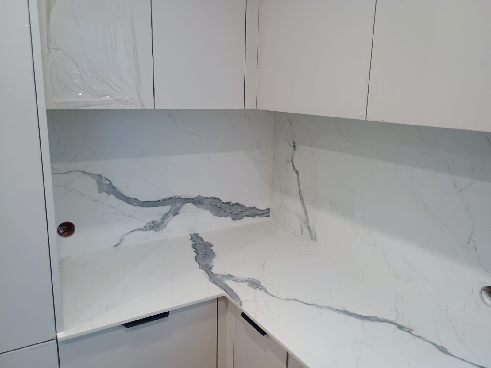 Großkeramikplatten 184 x 330 cm Franko Statuario Elegante für Arbeitsplatte und Verkleidung
