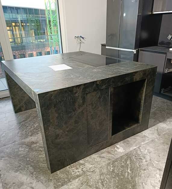 Küchenarbeitsplatten aus Laminam Naturali Ardesia Nero a Spacco