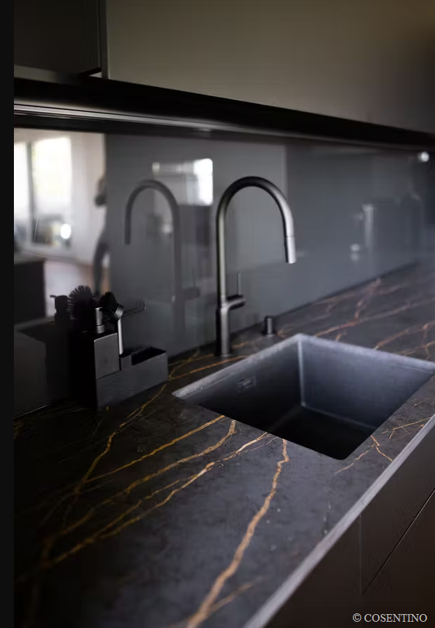 Küchenrückwand (Spritzschutz) aus Keramikplatte Dekton Laurent – matt