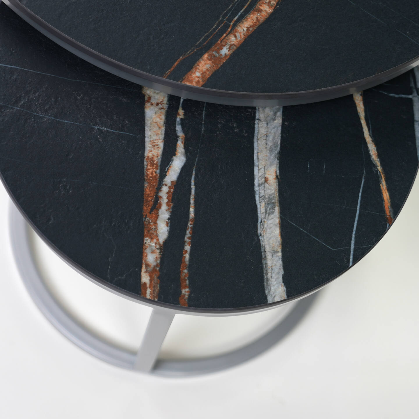 Tisch Franko Mindoro aus Franko Keramik Sahara Noir Ø60 & Ø40