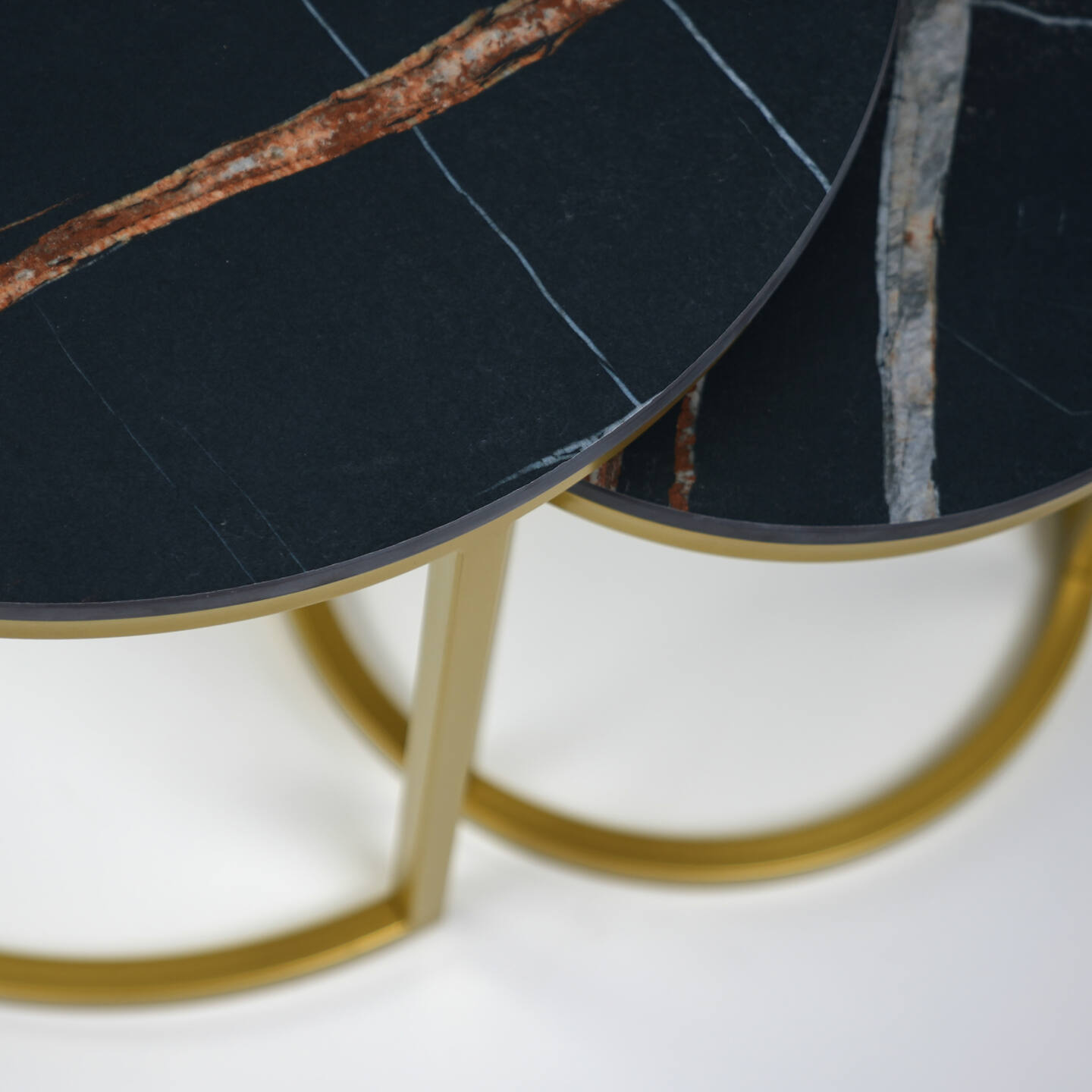 Tisch Franko Mindoro aus Franko Keramik Sahara Noir Ø60 & Ø40