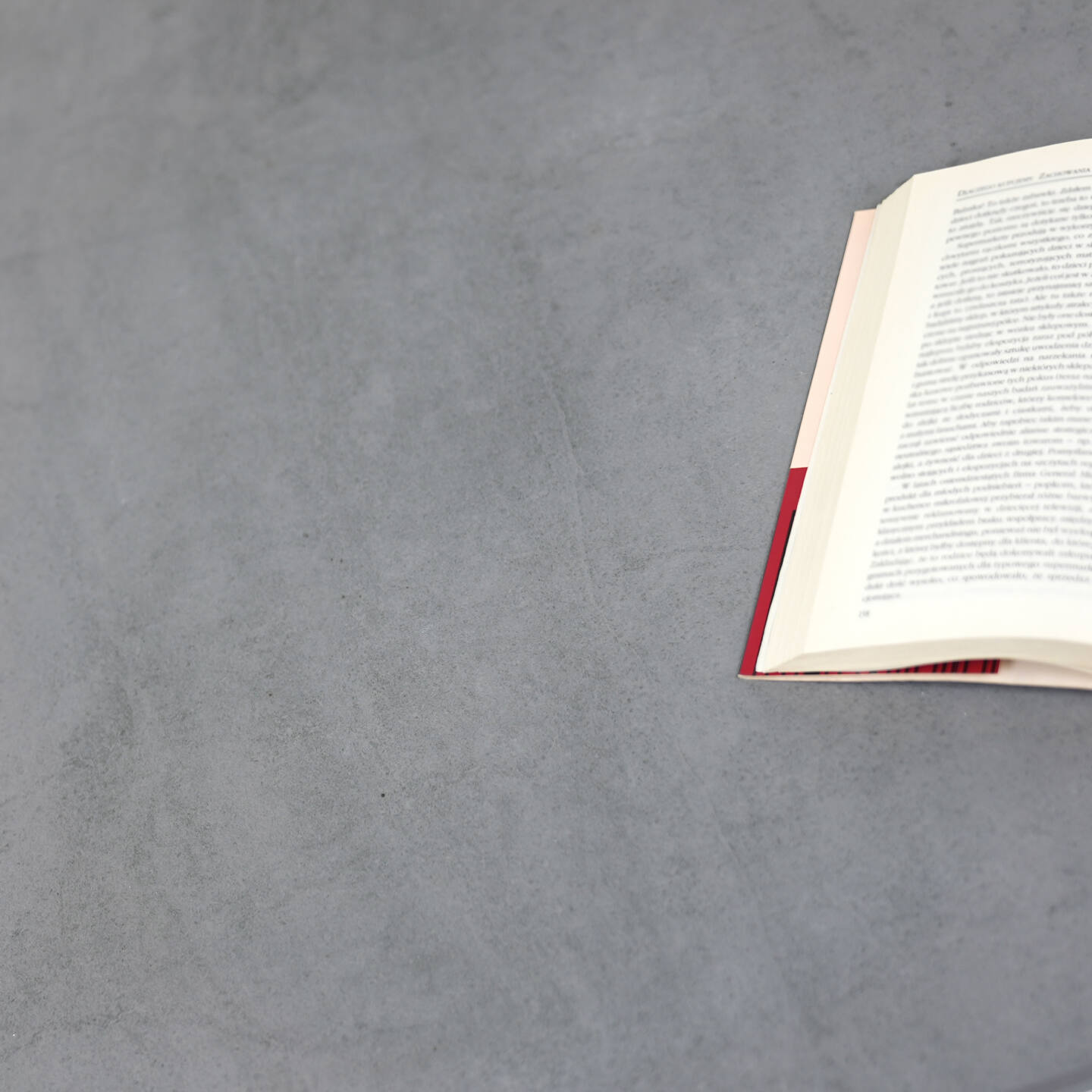 Tisch Franko Lindi aus Franko Keramik Pietra di Savoia Grigia 80×80