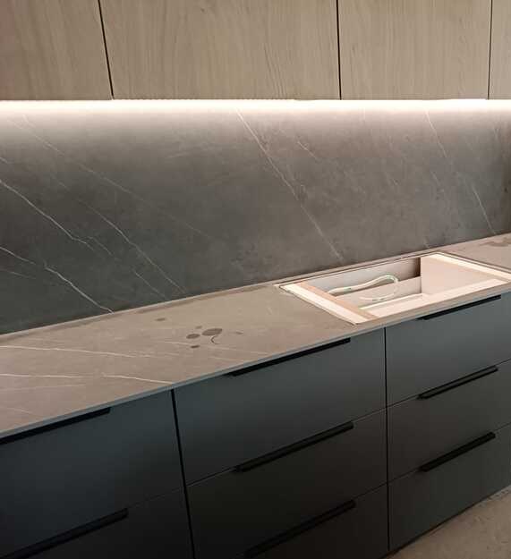 Küchenarbeitsplatten aus Laminam Naturali Pietra Grey