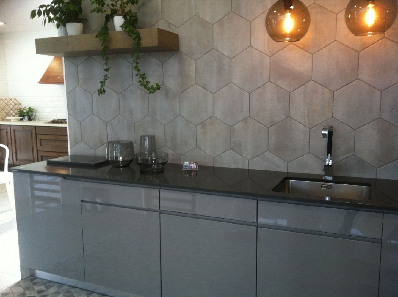 Küchenarbeitsplatte aus Konglomerat nach Maß, Schwarz – Technistone Crystal Anthracite Pure - poliert