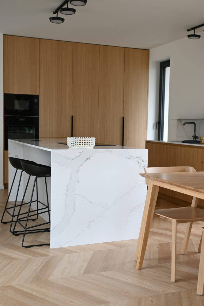 Technistone Calacatta Volegno küchenarbeitsplatte aus Konglomerat nach Maß, Weiß – Poliert