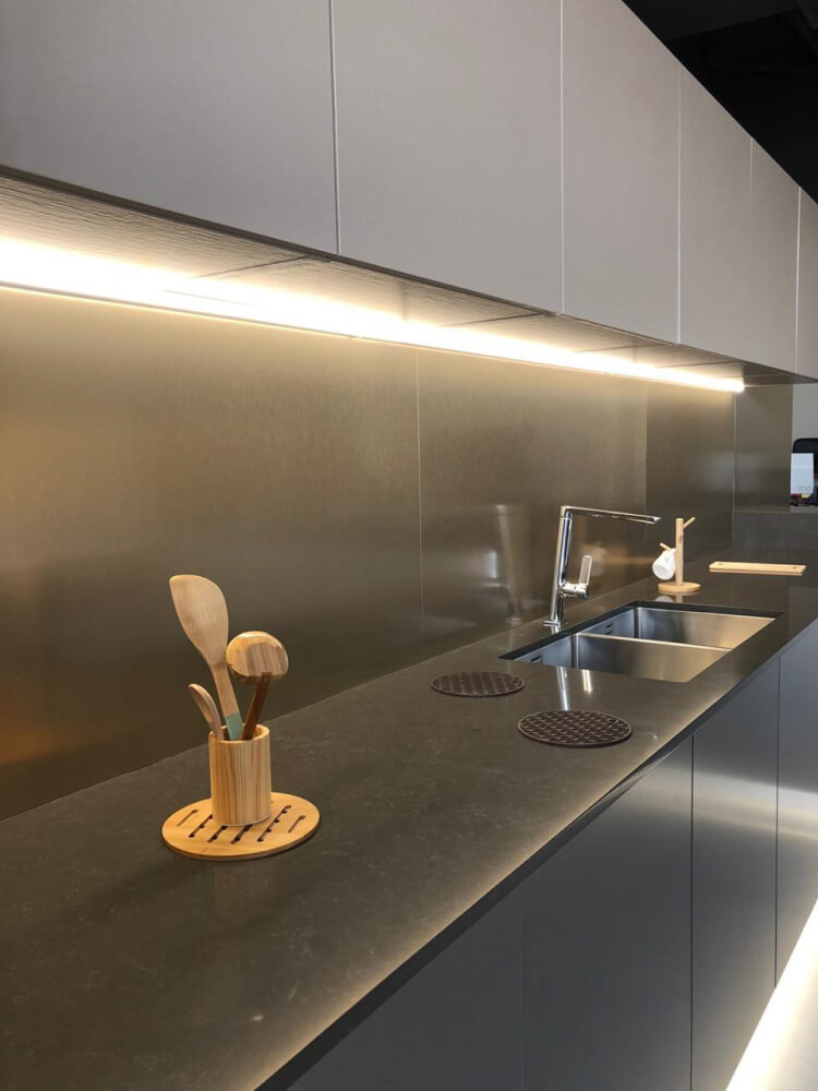 Küchenarbeitsplatte aus Konglomerat nach Maß, Grau – Technistone Noble Pietra Grey - poliert