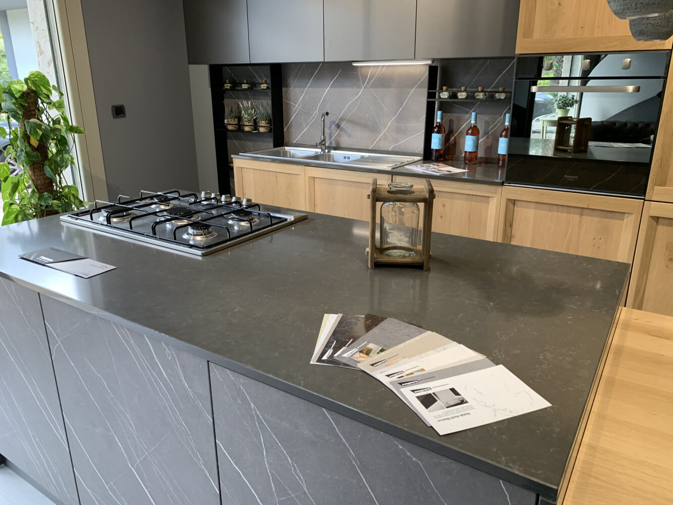 Küchenarbeitsplatte aus Konglomerat nach Maß, Grau – Technistone Noble Pietra Grey - poliert