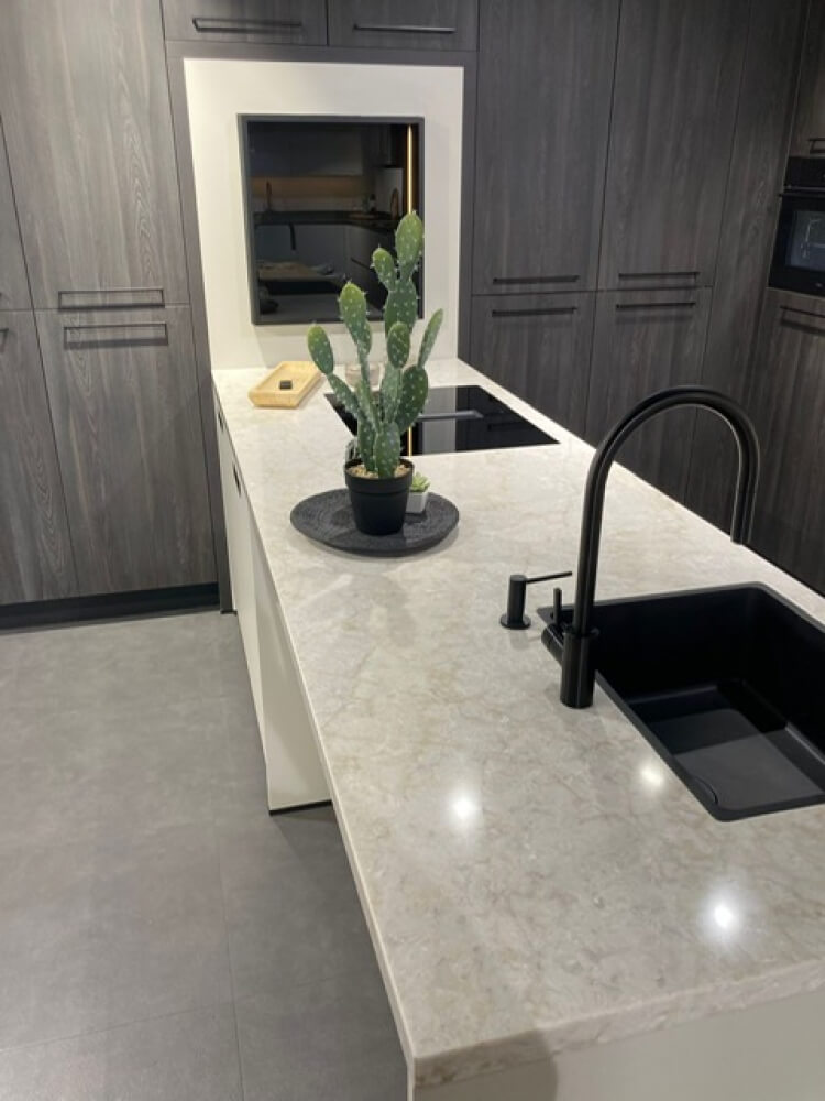 Küchenarbeitsplatte aus Konglomerat nach Maß, Beige – Technistone Glencoe - matt