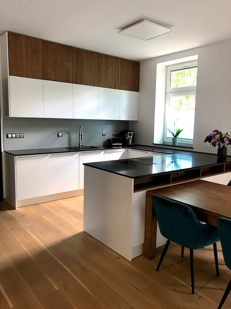 Küchenarbeitsplatte aus Konglomerat nach Maß, Schwarz – Technistone Gobi Black - poliert