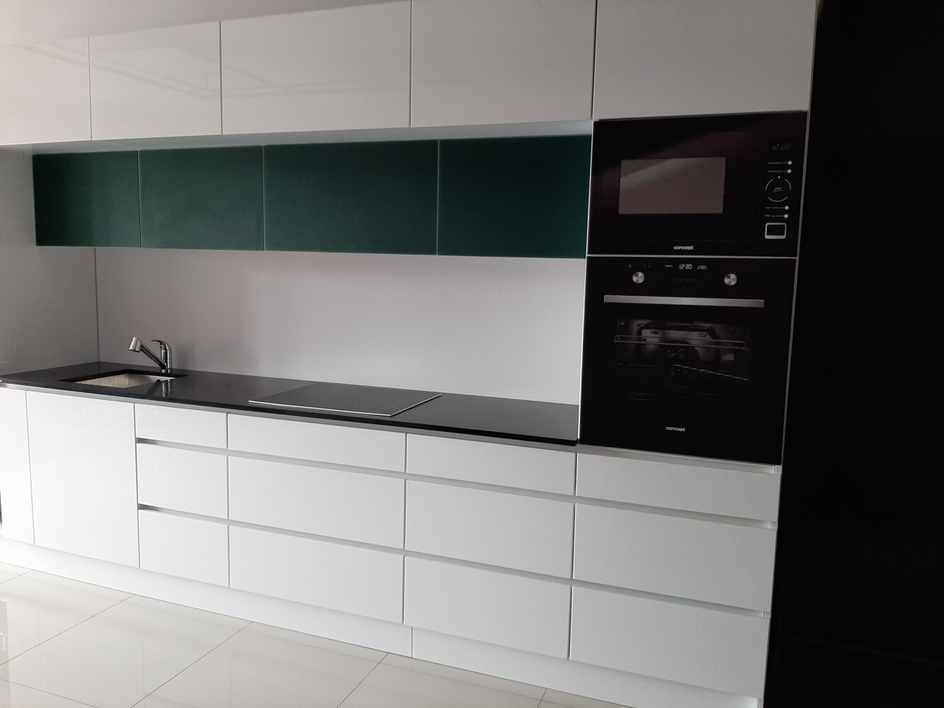 Küchenarbeitsplatte aus Konglomerat nach Maß, Schwarz – Technistone Gobi Black - poliert