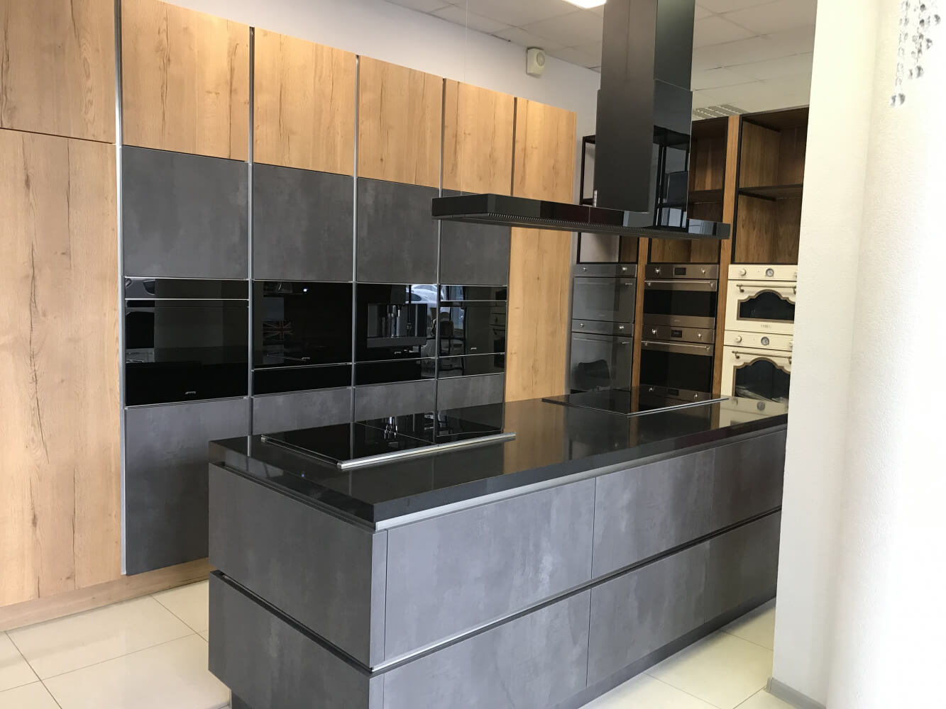 Küchenarbeitsplatte aus Konglomerat nach Maß, Schwarz – Technistone Gobi Black - poliert