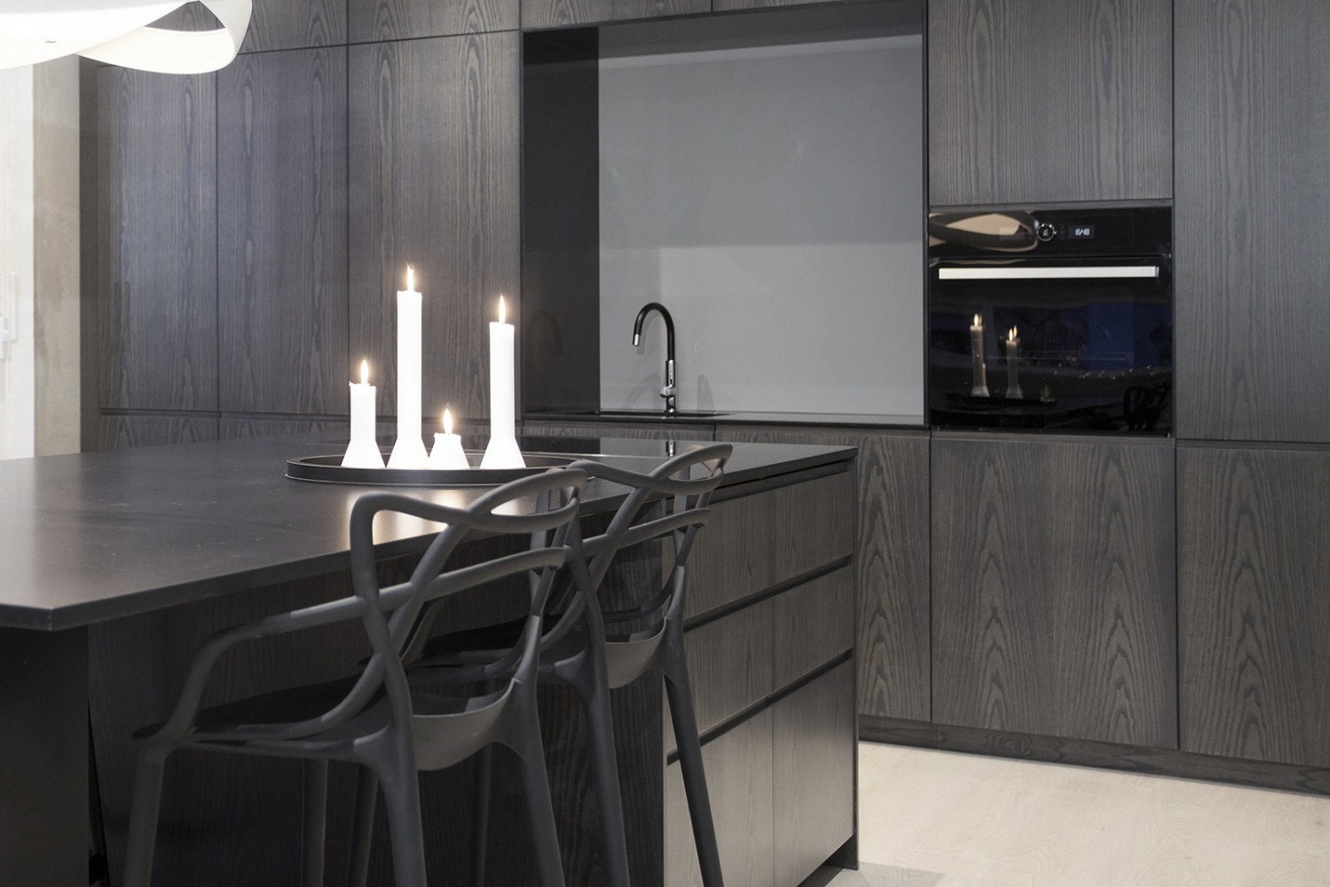 Küchenarbeitsplatte aus Konglomerat nach Maß, Schwarz – Technistone Gobi Black - poliert