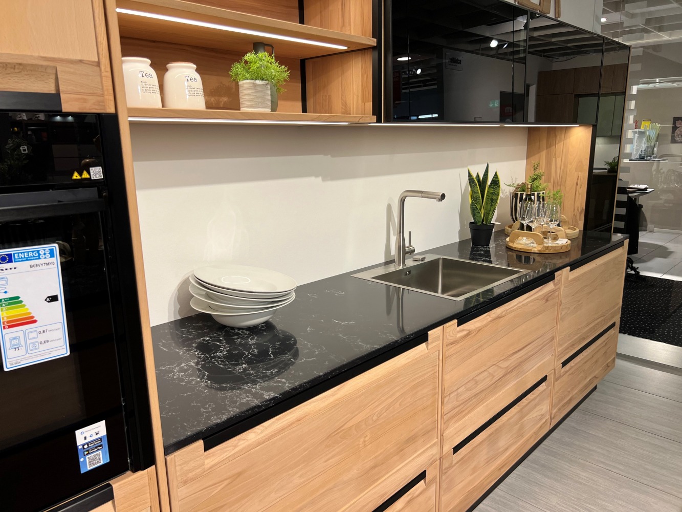 Küchenarbeitsplatte aus Konglomerat nach Maß, Schwarz – Technistone Pearl Delta - poliert