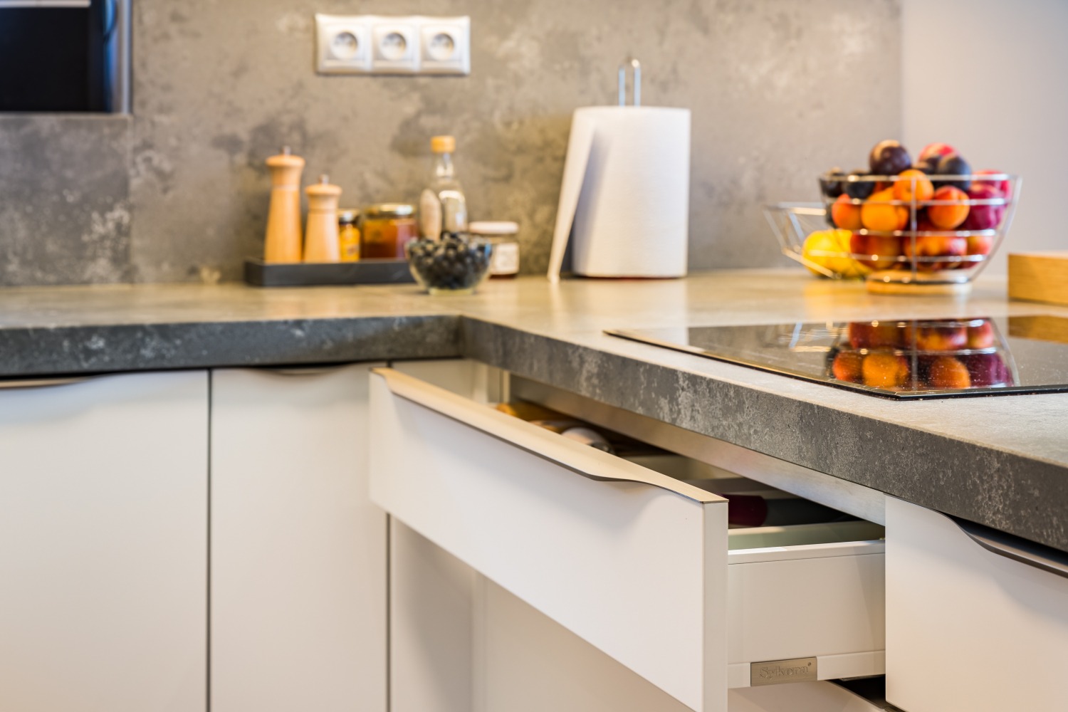 Küchenarbeitsplatte aus Konglomerat nach Maß, Schwarz – Technistone Residente Dark - terra