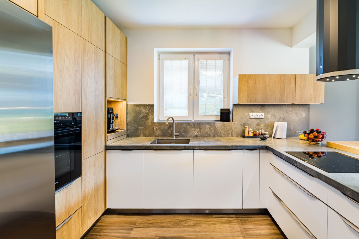 Küchenarbeitsplatte aus Konglomerat nach Maß, Schwarz – Technistone Residente Dark - terra