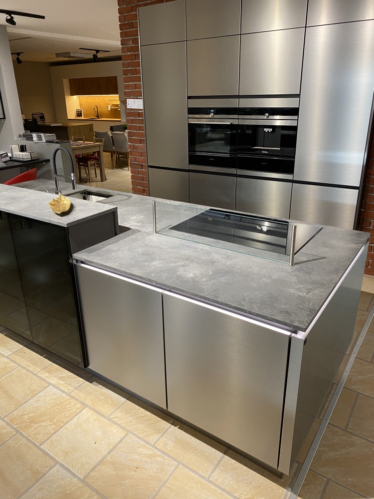 Küchenarbeitsplatte aus Konglomerat nach Maß, Schwarz – Technistone Residente Dark - terra