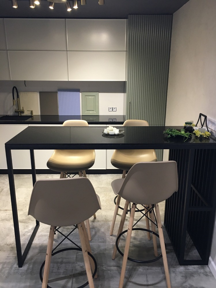 Küchenarbeitsplatte aus Konglomerat nach Maß, Schwarz – Technistone Taurus Terazzo Dark - matt