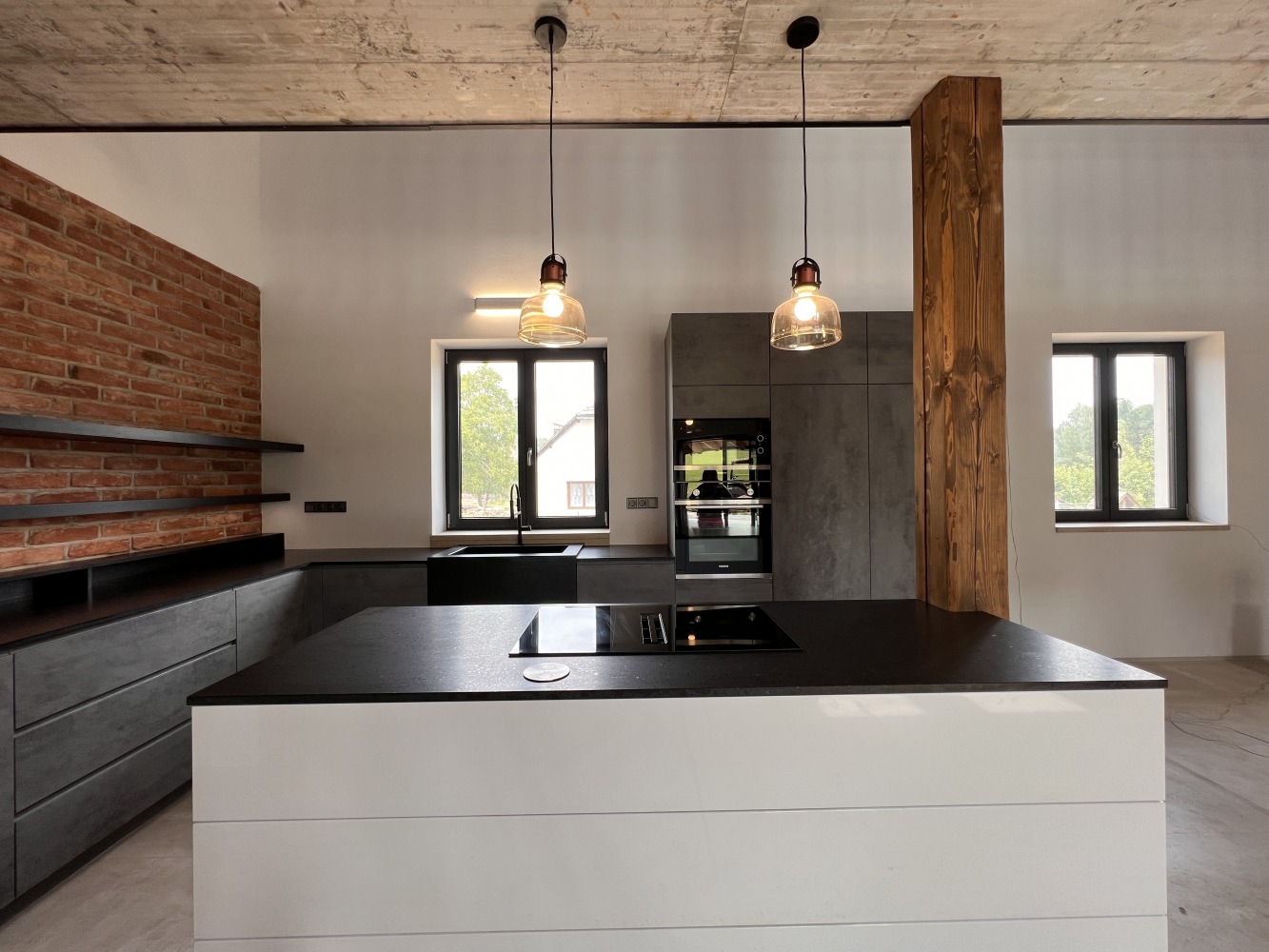 Küchenarbeitsplatte aus Konglomerat nach Maß, Schwarz – Technistone Taurus Terazzo Dark - matt