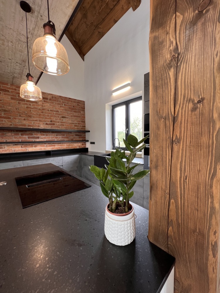 Küchenarbeitsplatte aus Konglomerat nach Maß, Schwarz – Technistone Taurus Terazzo Dark - matt