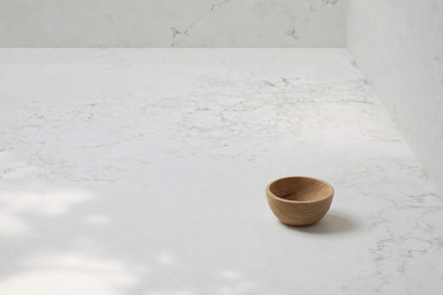 Küchenarbeitsplatte aus Konglomerat nach Maß, Weiß – Caesarstone Layalite - Geschliffen