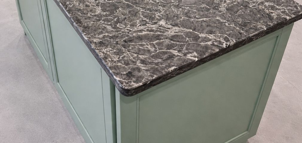 Küchenarbeitsplatte aus Konglomerat nach Maß, Grau – Caesarstone Coastal Grey - Poliert
